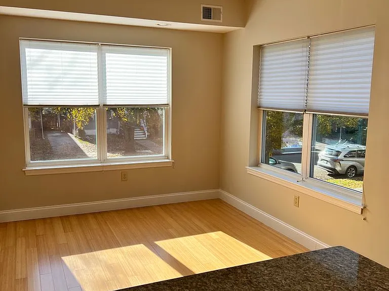 305 W Utica St — Photo 17