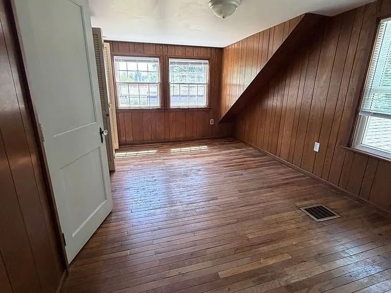 821 Lorane Rd — Photo 18