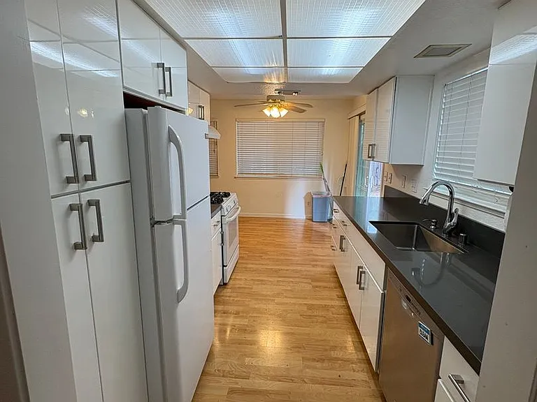 628 Saratoga Ct — Photo 6