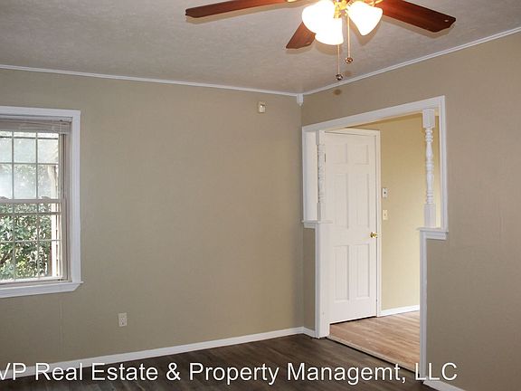 3rd image of 705 N Redbud Dr