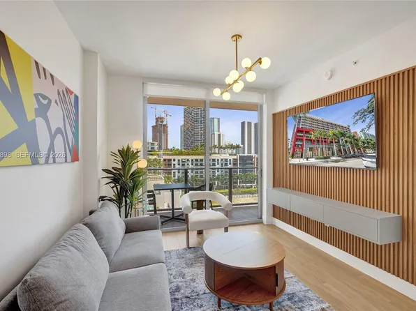 90 NE 32nd St Unit 902, Miami, FL 33137