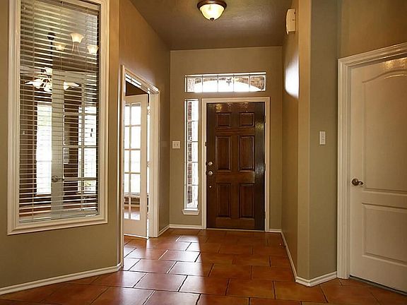 3rd image of 9927 Hickory Trace Ct