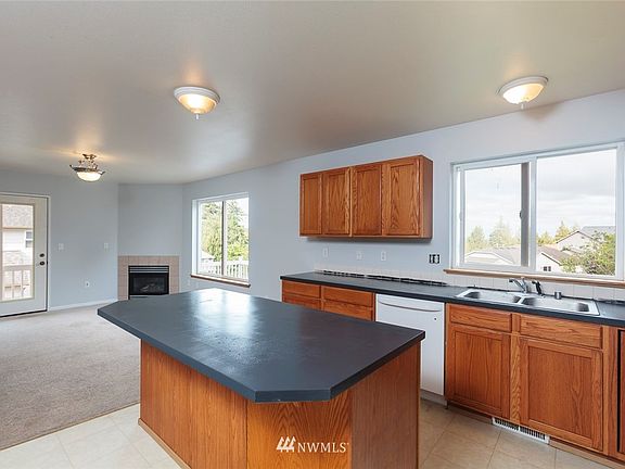 4th image of 3813 E Broadway Street