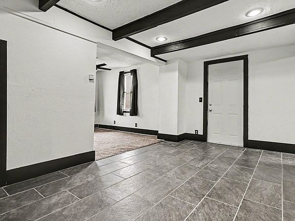 5th image of 122 S 5th St