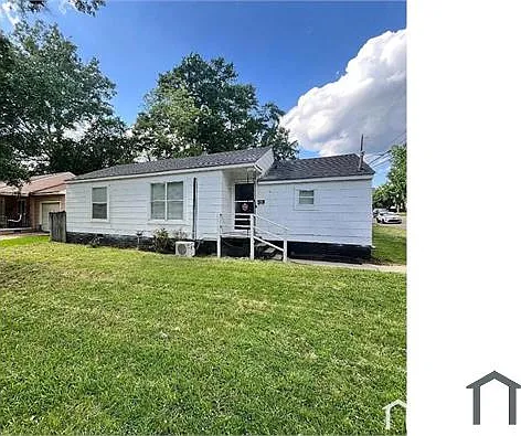 200 Stillwood Dr — Photo 2