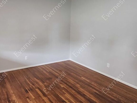 4th image of 1925 Violet Dr