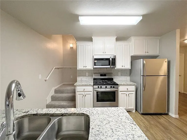 2127 Buena Vida Ln — Photo 12
