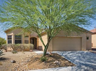 1113 W Bosch Dr, Green Valley, AZ 85614