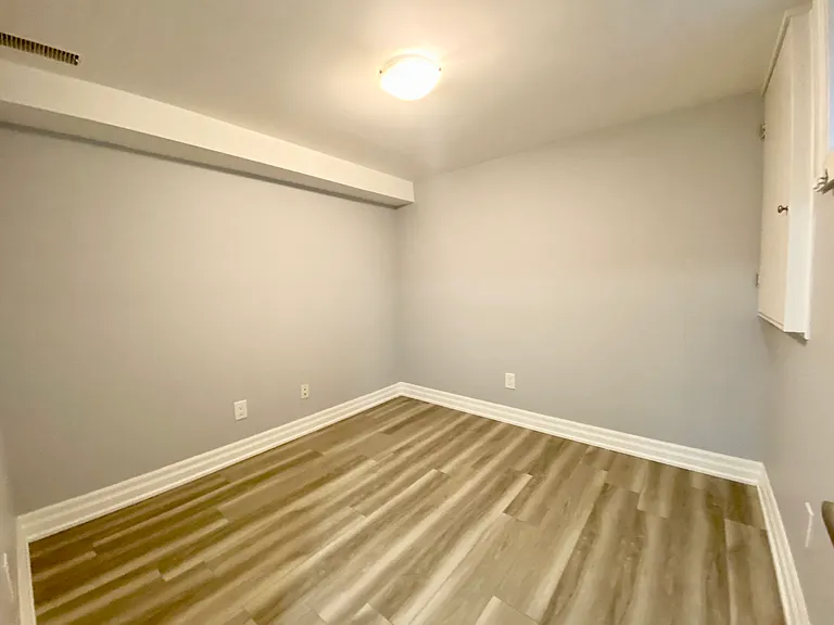 1001 Cosburn Ave #BASEMENT — Photo 18
