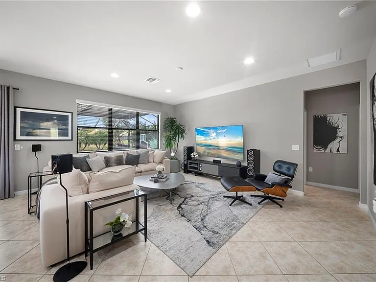 7052 Live Oak Dr — Photo 16