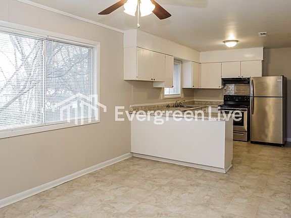 4th image of 2620 Rockwell Rd NW