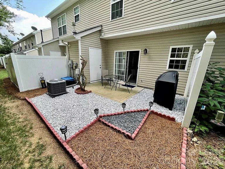 8049 Stoneham Ct — Photo 17