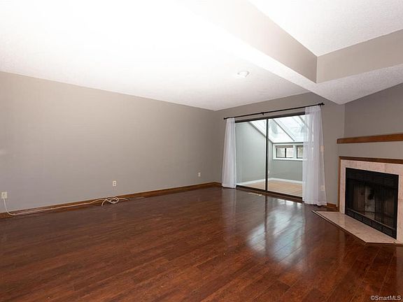 5th image of 472 Wooded Ln #472