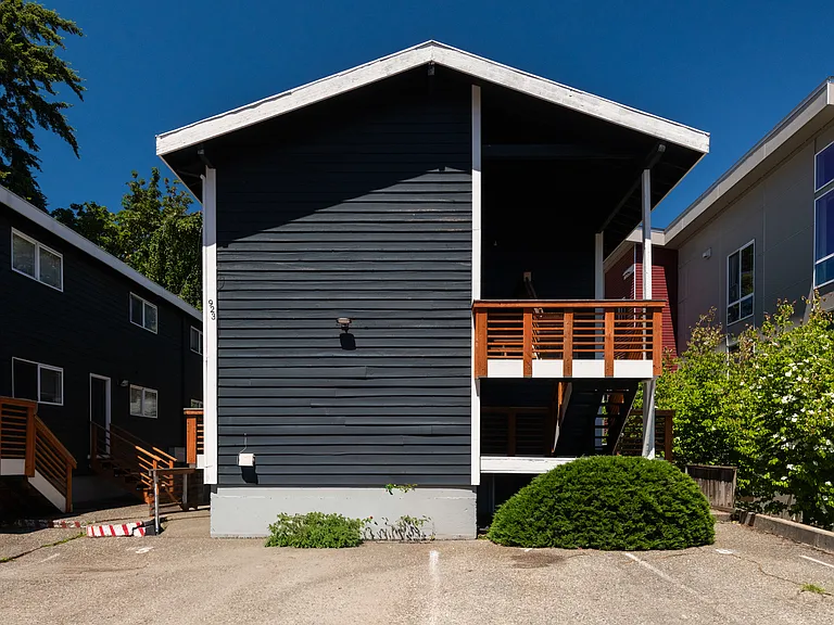 923 SW Holden St #1 — Photo 10