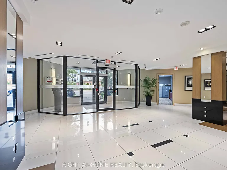 1060 Sheppard Ave W #1521 — Photo 4
