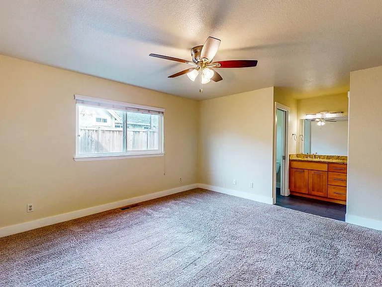 2135 Pebblewood Ct — Photo 39
