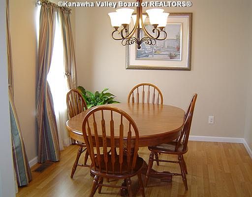 3rd image of 194 Beaumont Ln