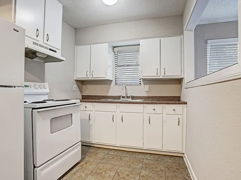 TLP Hawthorne — Photo 25