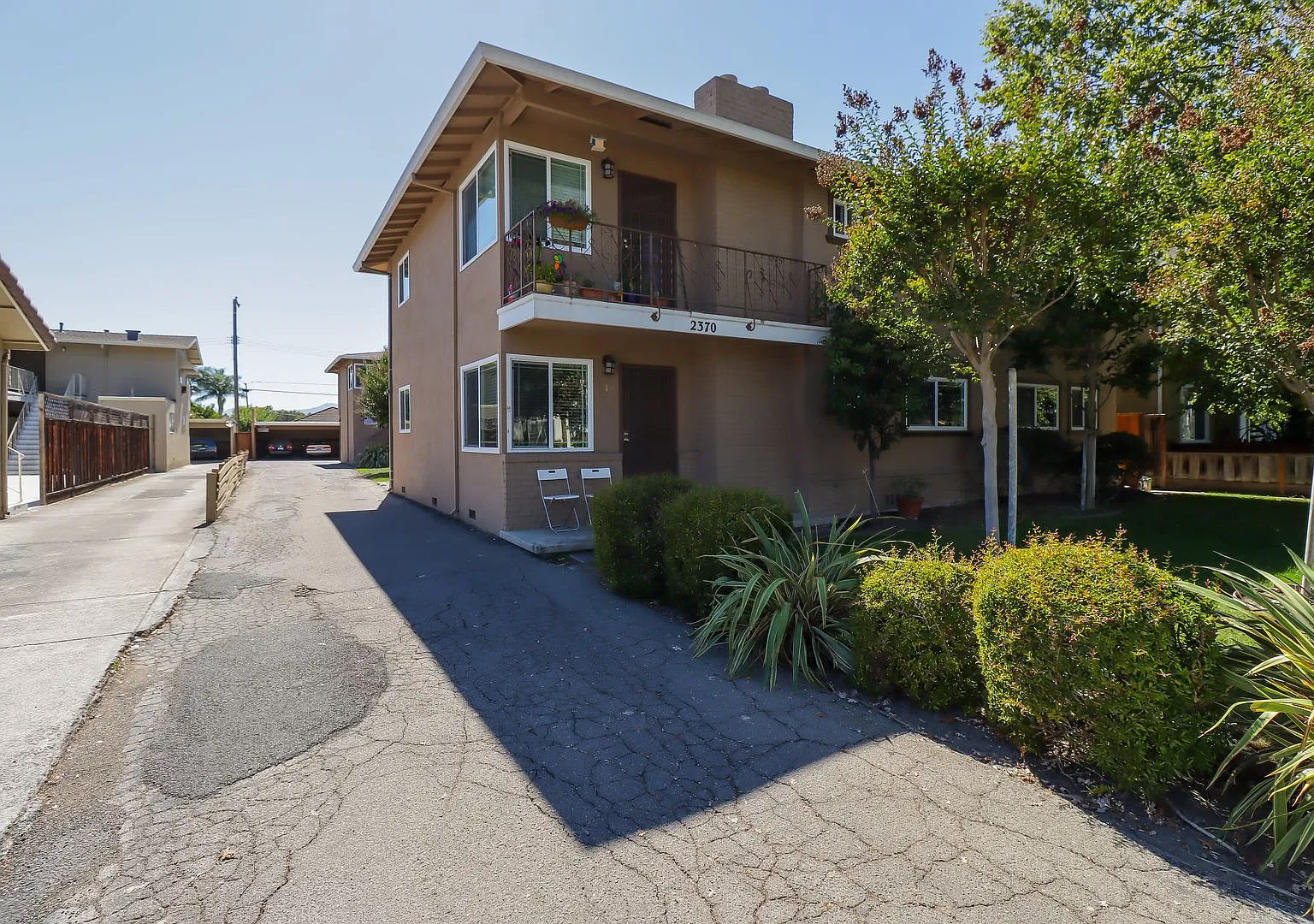 Spacious 1 Bedroom, 1 Bathroom In Great Santa Clara Location. Ground Floor. Hardwood. Must See — Photo 3