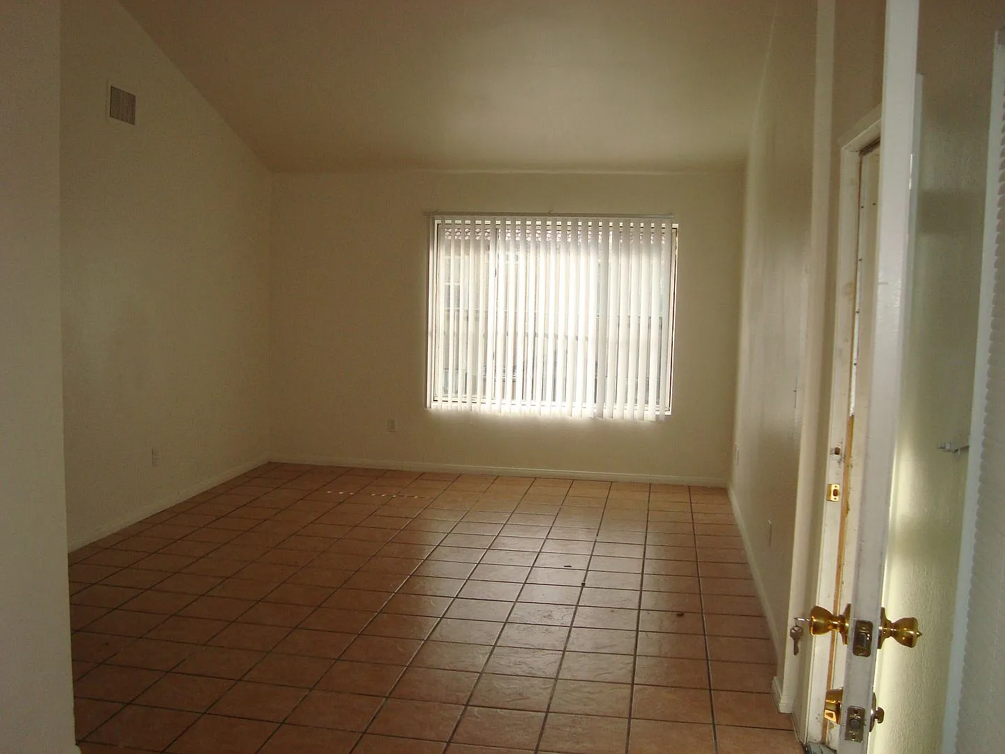 2235 Sunrise Ln — Photo 2