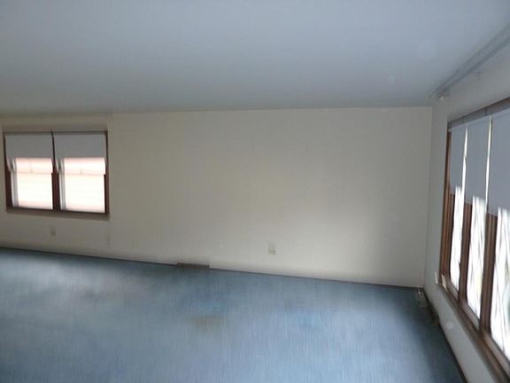 3rd image of 17212 Thornwood Dr