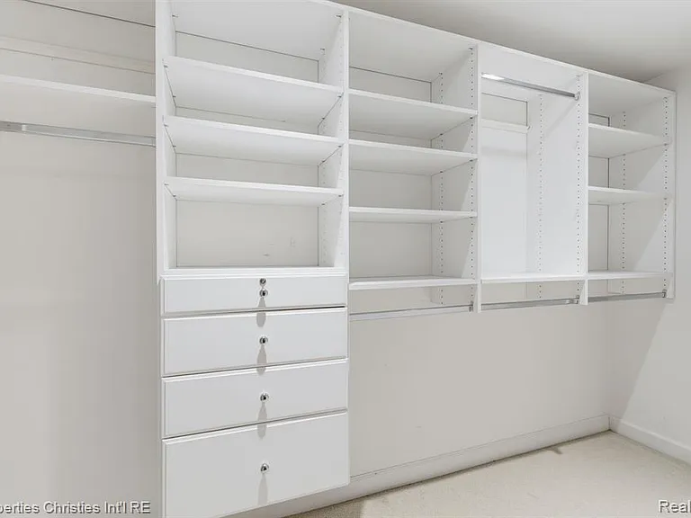 1688 Northlawn Blvd — Photo 41
