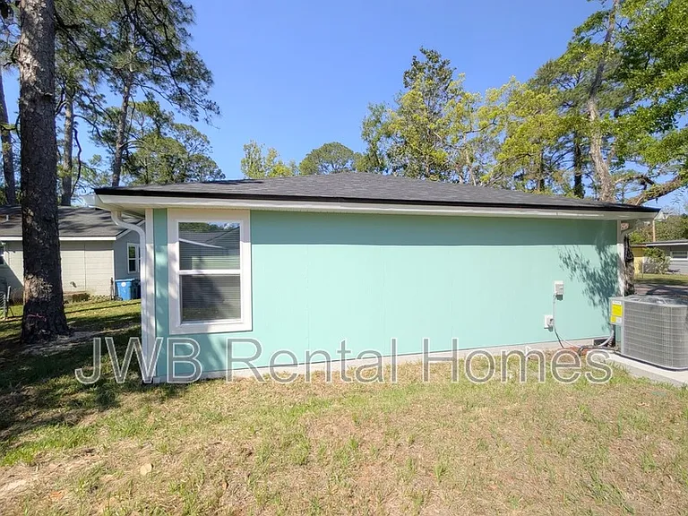 8973 4th Ave — Photo 12