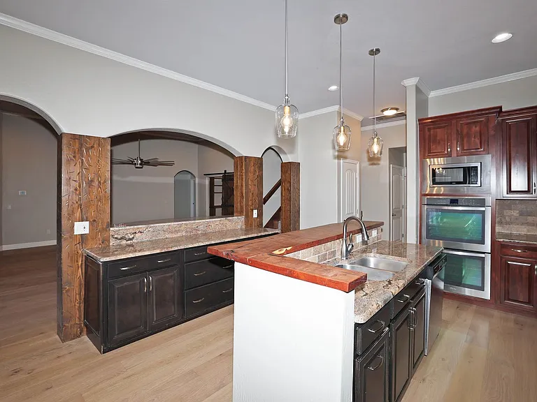 7501 Continental Pkwy — Photo 10