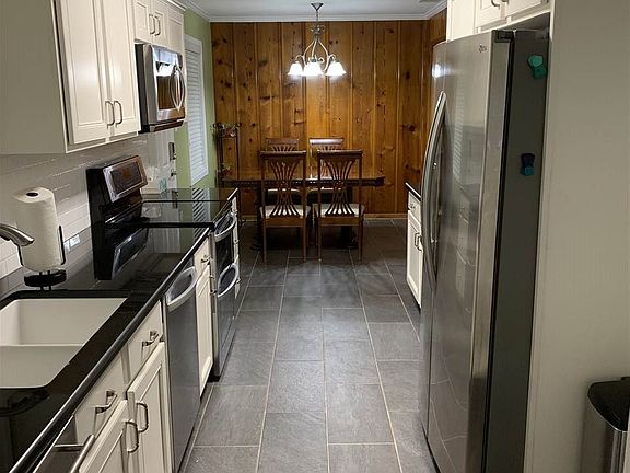 3rd image of 1100 Rollingwood Dr