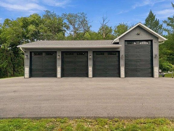3rd image of 24-92 Hidden Valley Ct