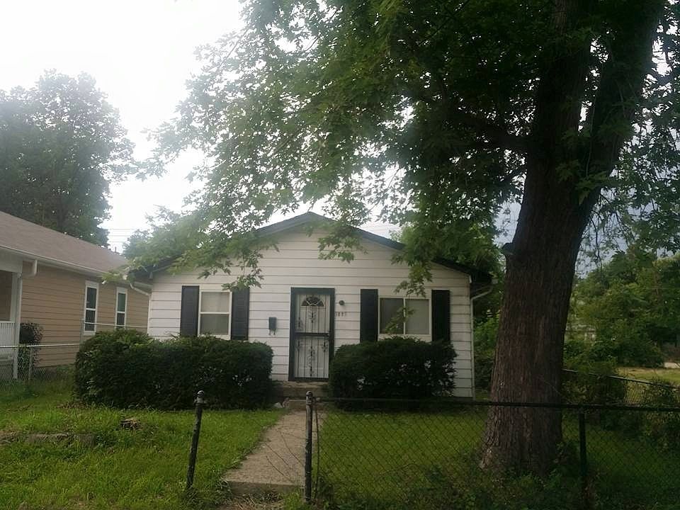 1st image of 3228 N Kenwood Ave