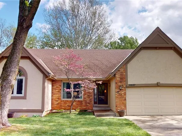 11537 S Penrose St, Olathe, KS 66061