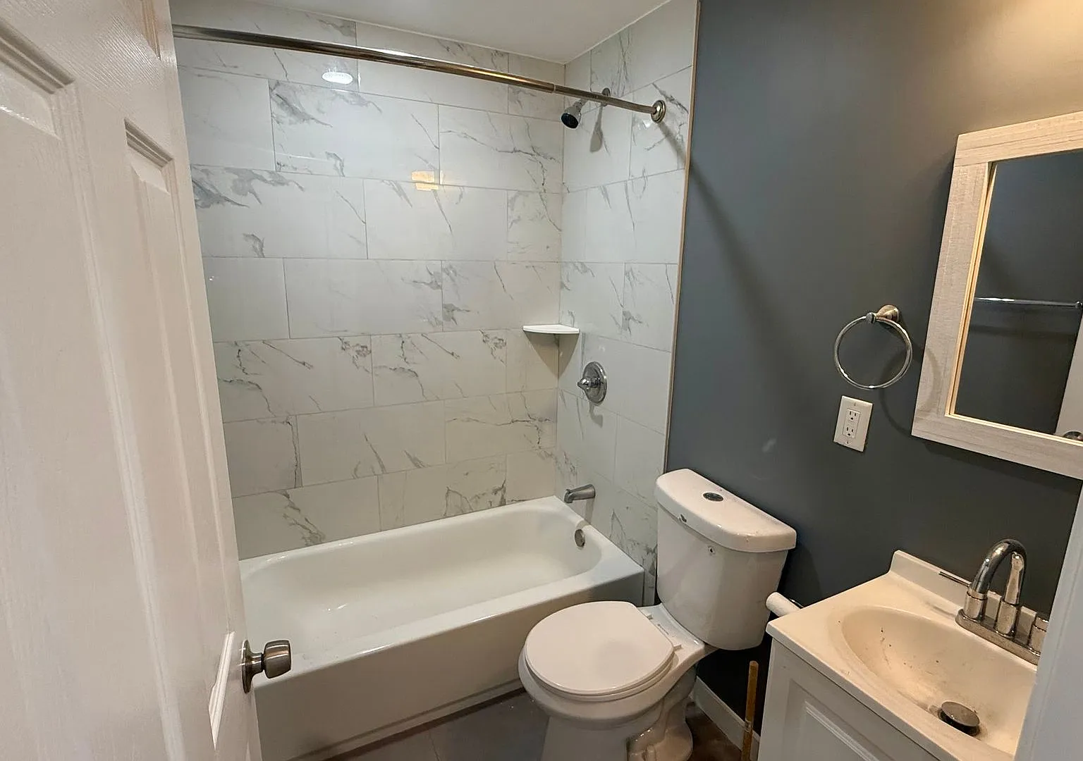 21 E. Schoolhouse Ln. — Photo 4
