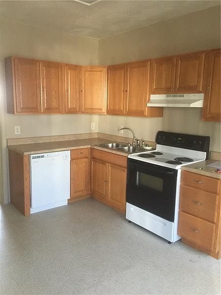 1st image of 138 E 1st Ave