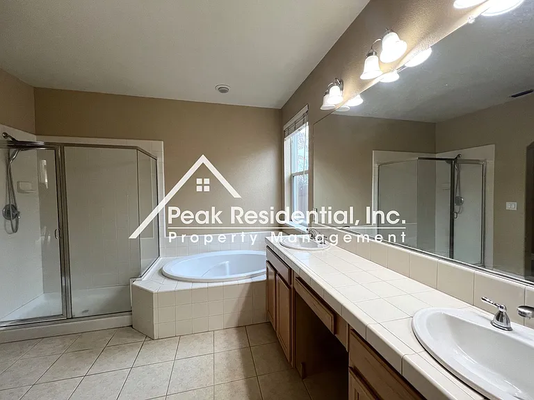 1933 Tyndrum Ln — Photo 15