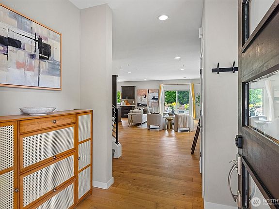 2nd image of 5957 17th Avenue SW