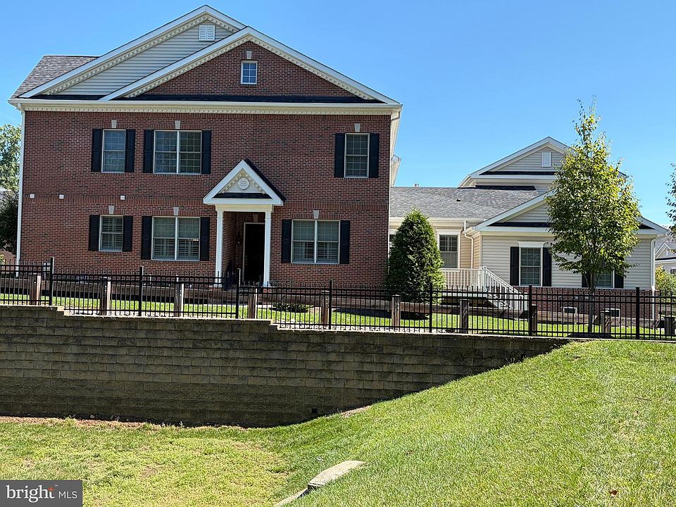1st image of 39 Creekview Ln