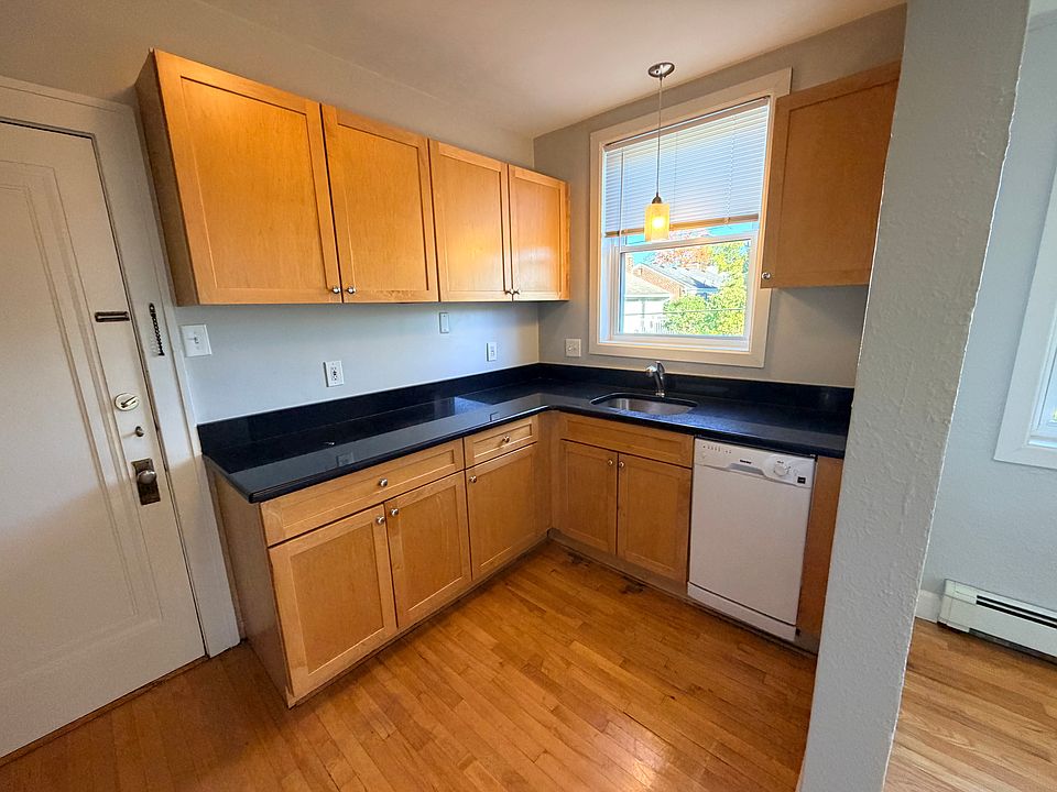 166 W Lincoln St Apt 4, photo 8