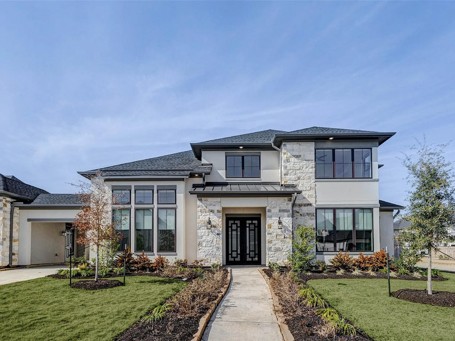 5 bed, 7.0 bath, 5176 sqft, $5,999 — Photo 2