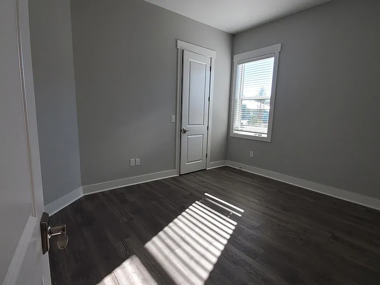48 Lafayette Rd — Photo 12