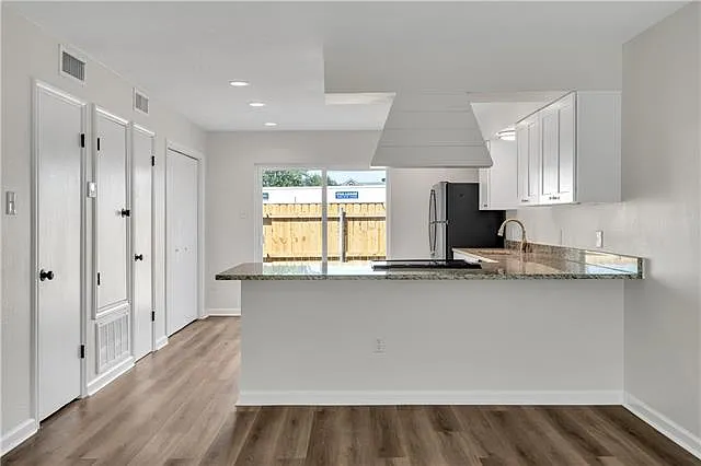 2 bed, 1.5 bath, 1000 sqft, $1,700 — Photo 4