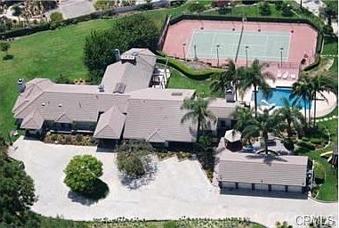 1st image of 210 Oak Knoll Dr