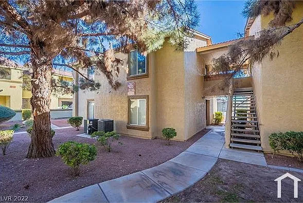 3 bed, 1130 sqft, $2,480 — Photo 1