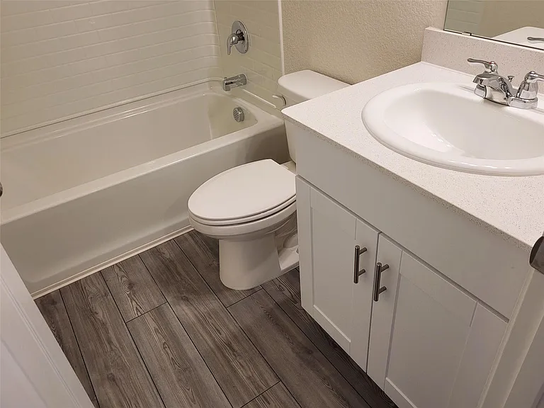 1049 Knightly Ln — Photo 15