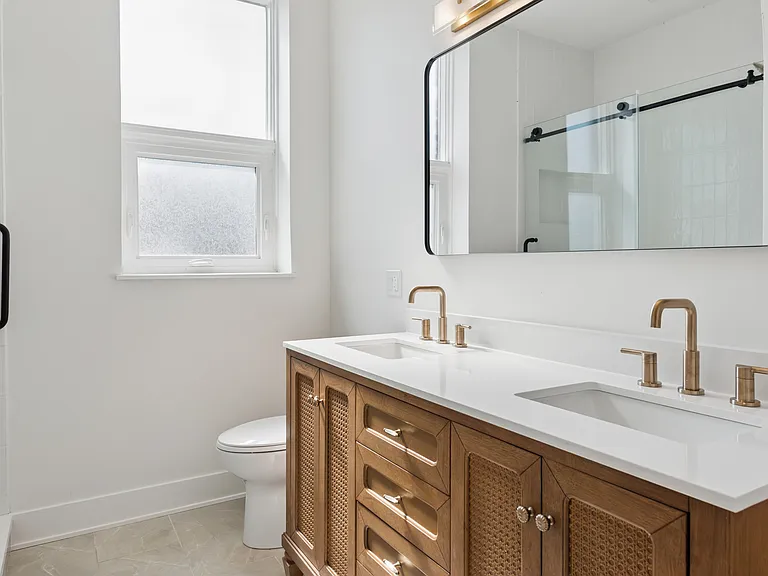 848 W George St #3 — Photo 13