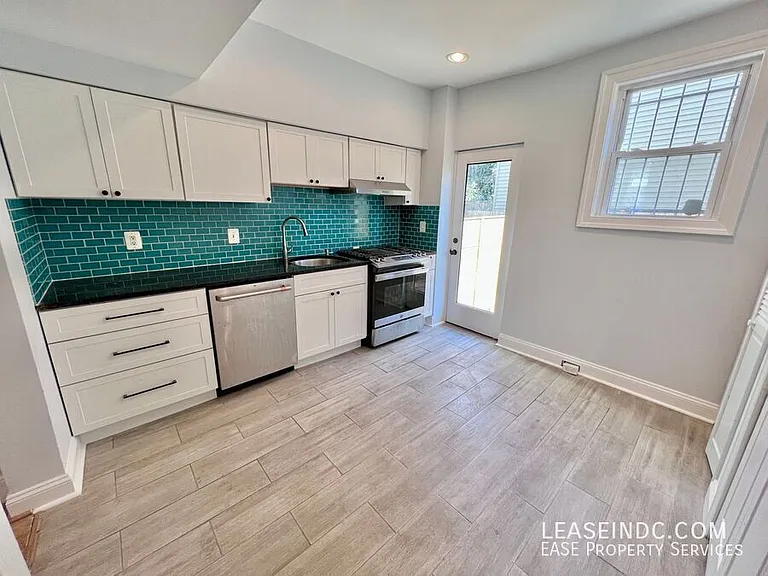 342 Elm St NW — Photo 9