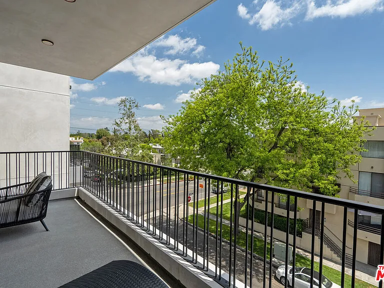 12304 Moorpark St #103 — Photo 40