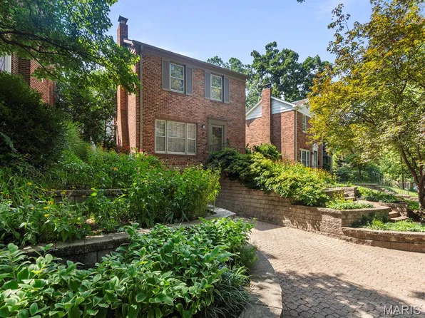 7642 Carswold Dr, Saint Louis, MO 63105