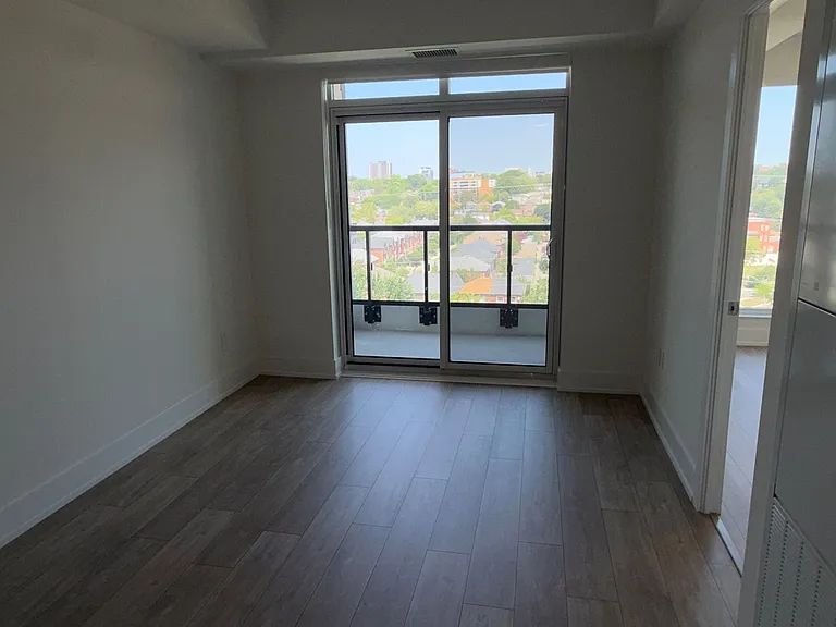 858 Dupont St #822 — Photo 8