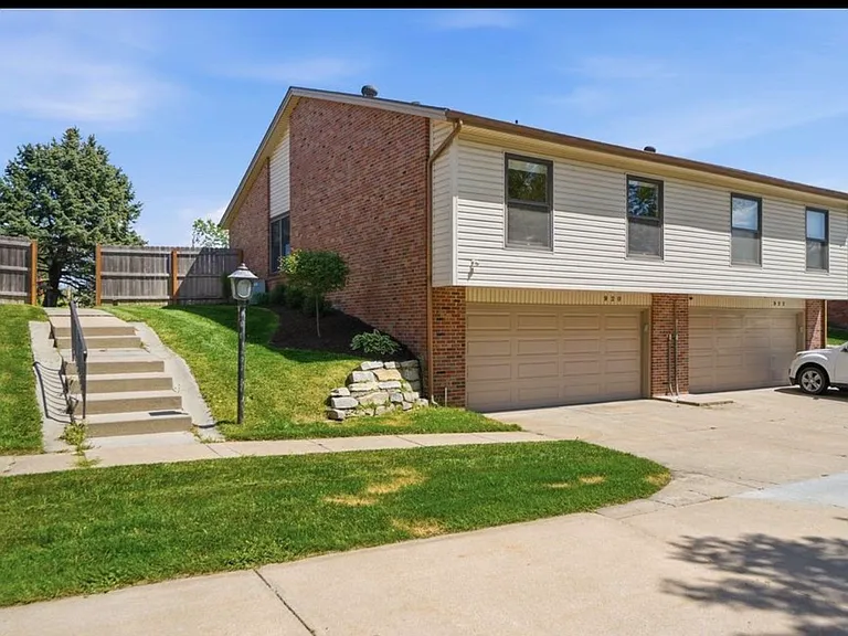 920 Carriage Way #12 — Photo 27